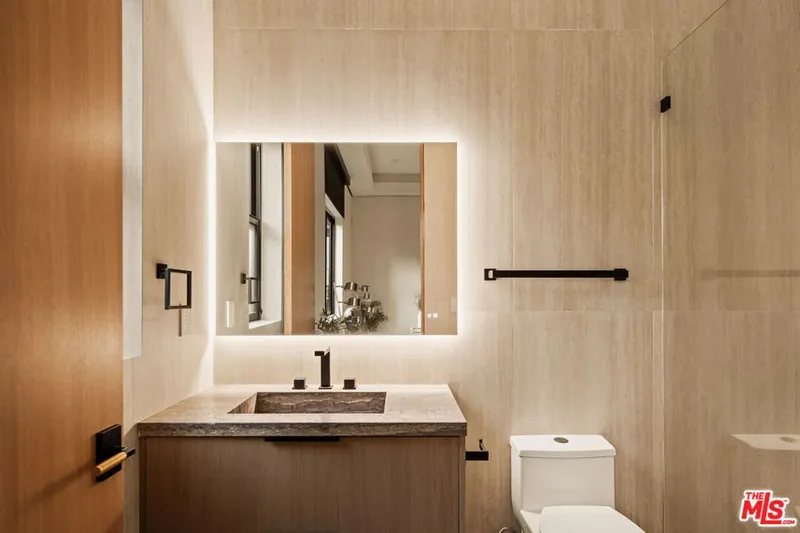 4528 Matilija Avenue, Los Angeles, California, United States. - Photo 8