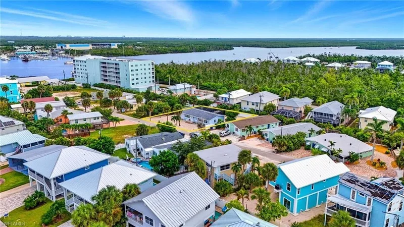 240 Fairweather LN, Fort Myers Beach, Florida, United States. - Photo 15