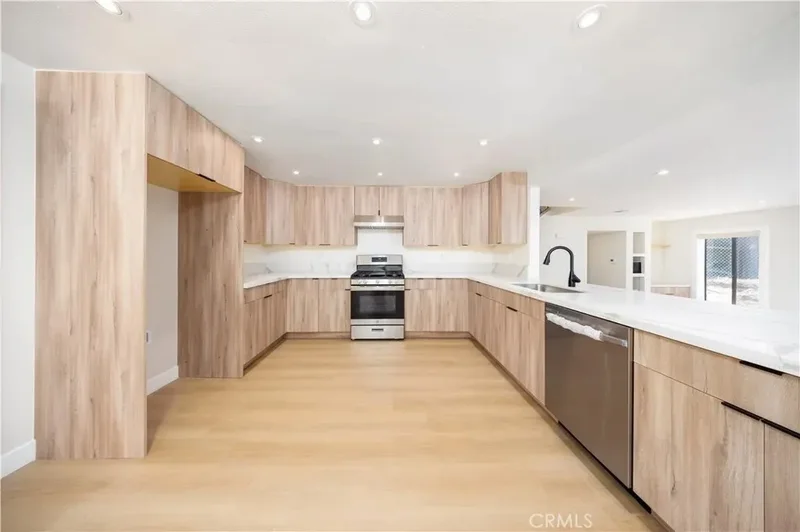 19 Viewpoint, Pomona, California, United States. - Photo 16