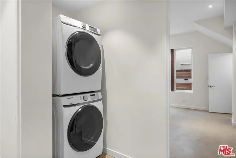 4113 Crest Drive, Manhattan Beach, California, United States. - Photo 31