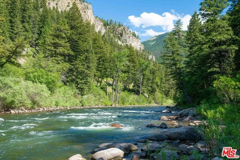 64050 Gallatin Road, Gallatin Gateway, Montana, United States. - Photo 39