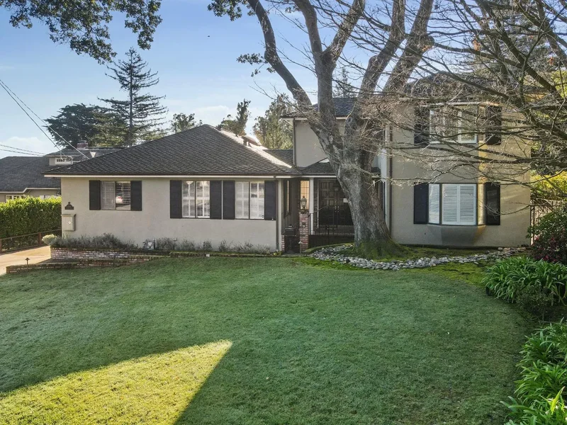 Single Family Residence in Burlingame