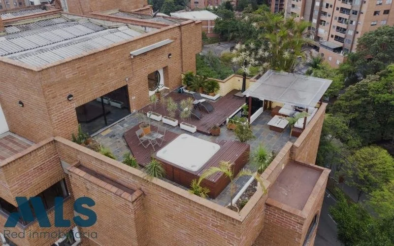 Exclusive El Poblado Penthouse With Two Rooftop Terraces