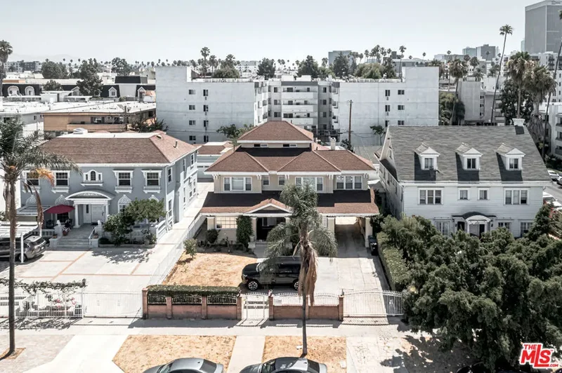 450 S Serrano Avenue, Los Angeles, California, United States. - Photo 16