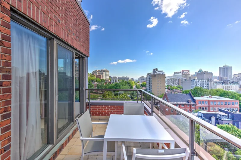 1515 Av. du Docteur-Penfield 906, Montréal, Quebec, Canada. - Photo 4