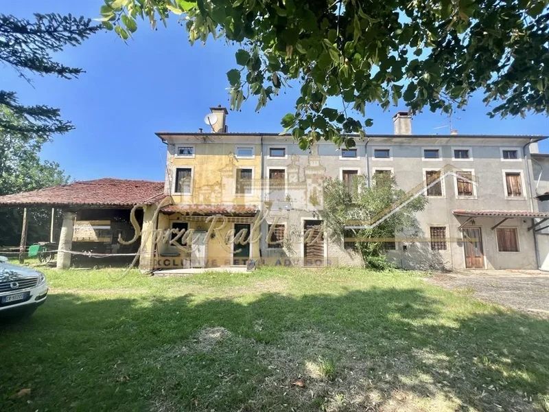 Brendola four-family villa