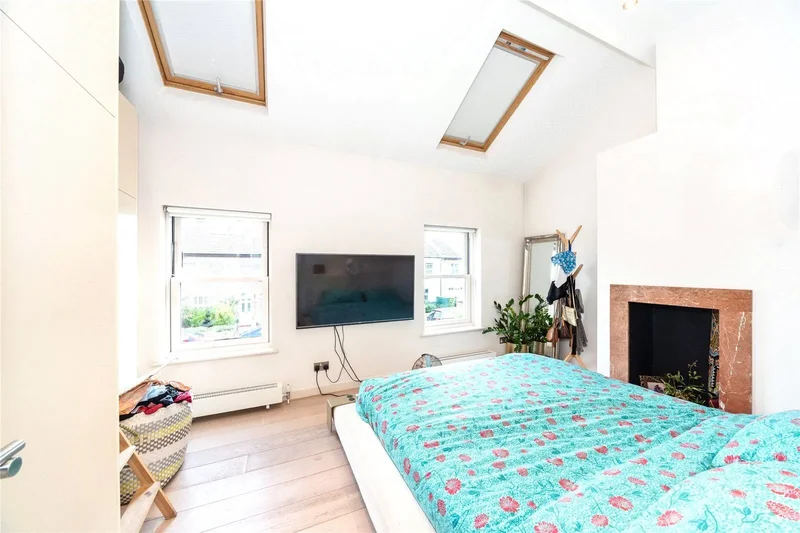 Alexandra Road, Kew, TW9, Richmond, England, United Kingdom. - Photo 4