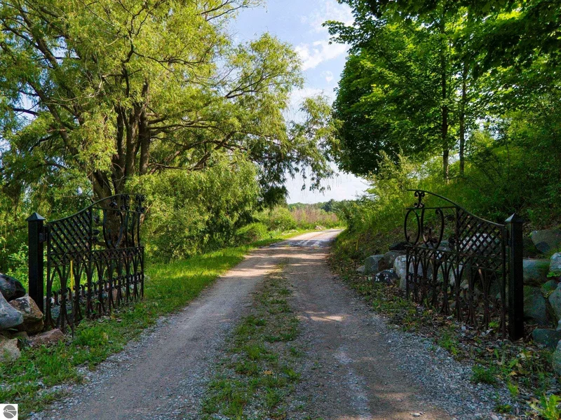 10702 E Hill Top Road, Suttons Bay, MI, 49682, USA, Suttons Bay, Michigan, United States. - Photo 34