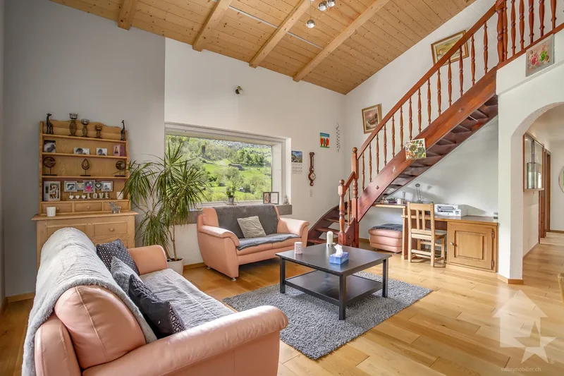 Spacious 5 bedroom villa, 245 sqm, big level garden