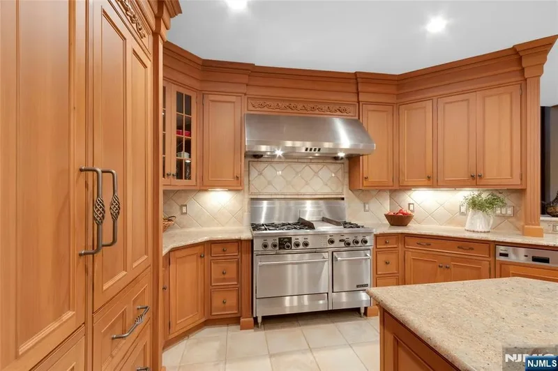 7 Finn Court, Mahwah, NJ 07430, Mahwah, New Jersey, United States. - Photo 29