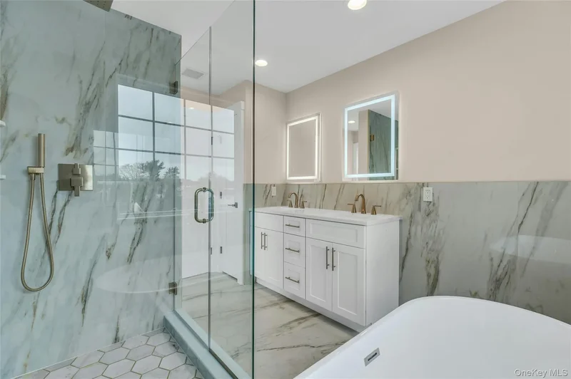 7 Sheridan Street, Old Bethpage, New York, United States. - Photo 30