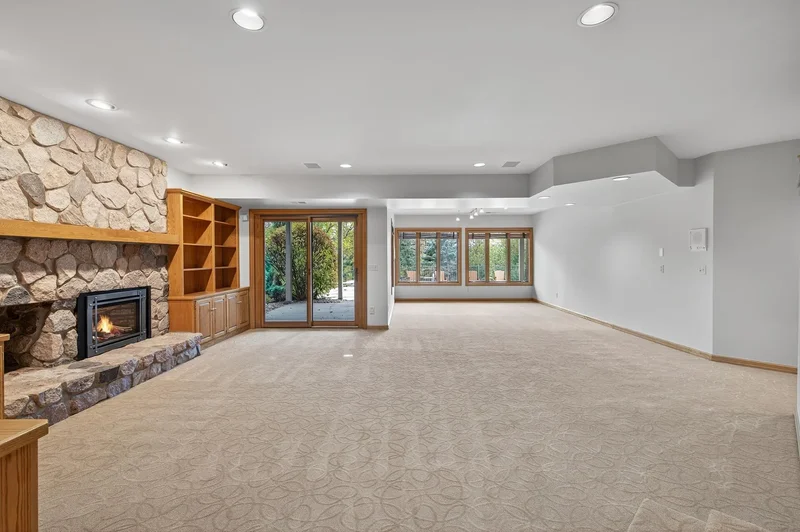 6993 Kenmare Drive, Bloomington, MN 55438, Minneapolis, Minnesota, United States. - Photo 55