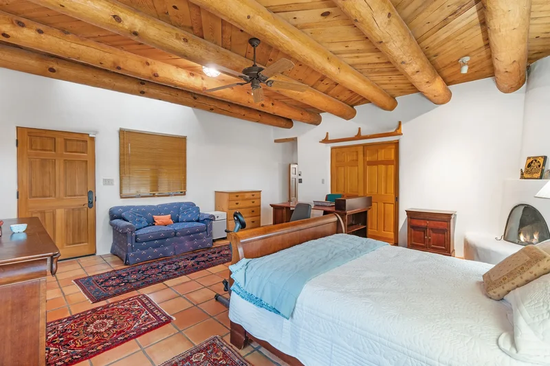61 Calle San Martin , Santa Fe, NM 87506, Santa Fe, New Mexico, United States. - Photo 6