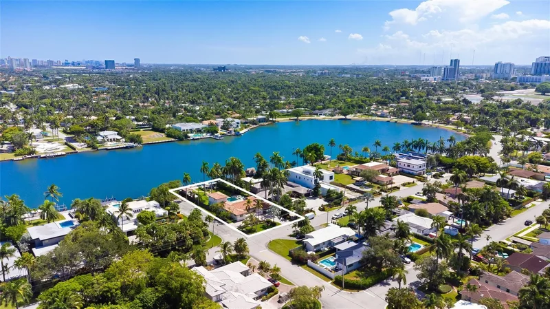 1100 N Northlake Dr, Hollywood, Florida, United States. - Photo 41