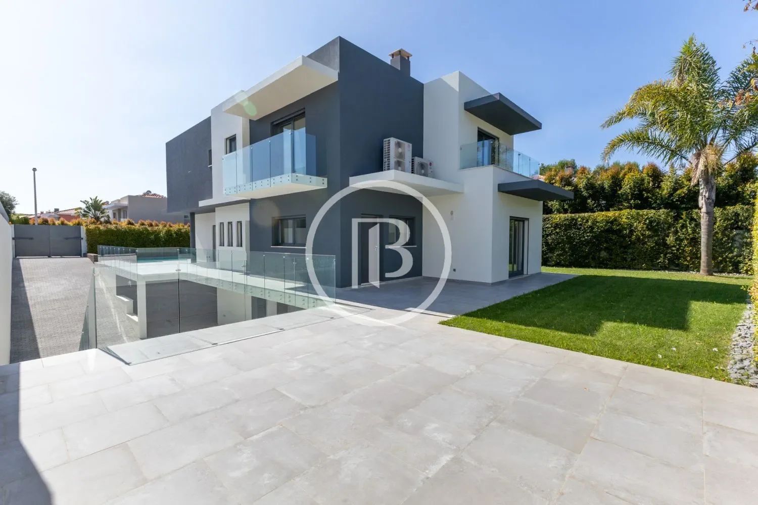 Exterior photo 6