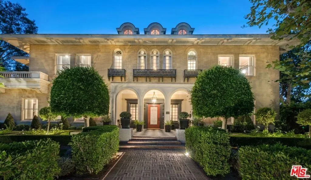 601 S Windsor Boulevard, Los Angeles, California, United States. - Photo 3