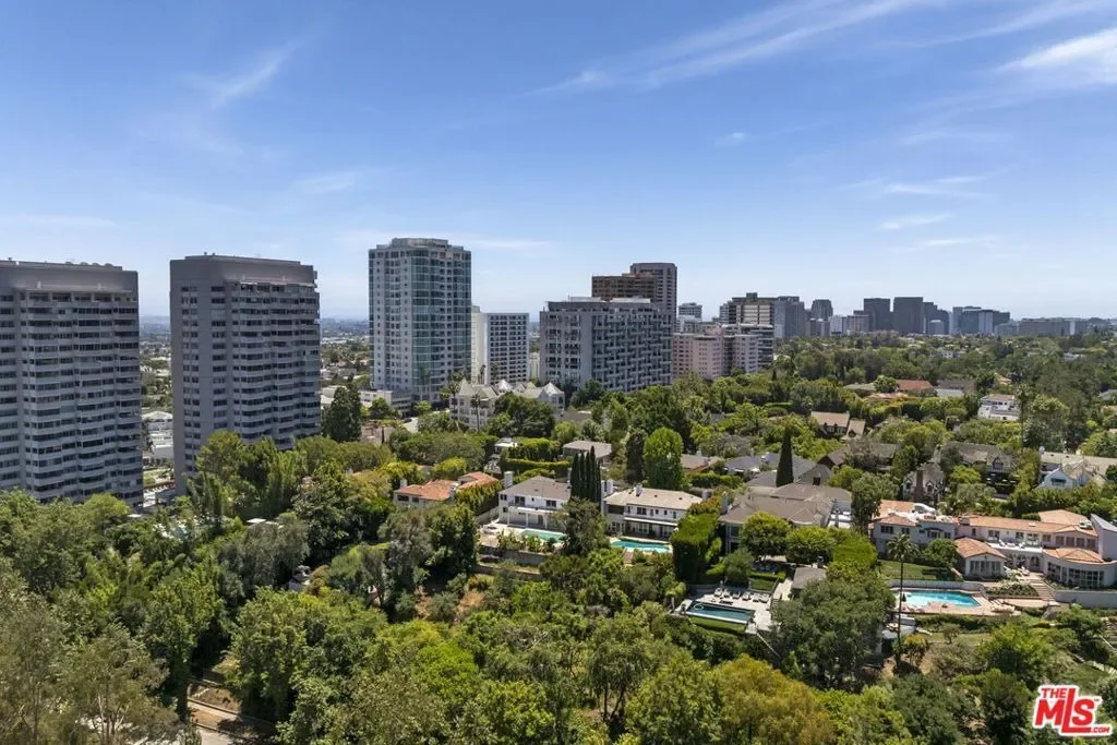 850 Birchwood Drive, Los Angeles, California, United States. - Photo 38