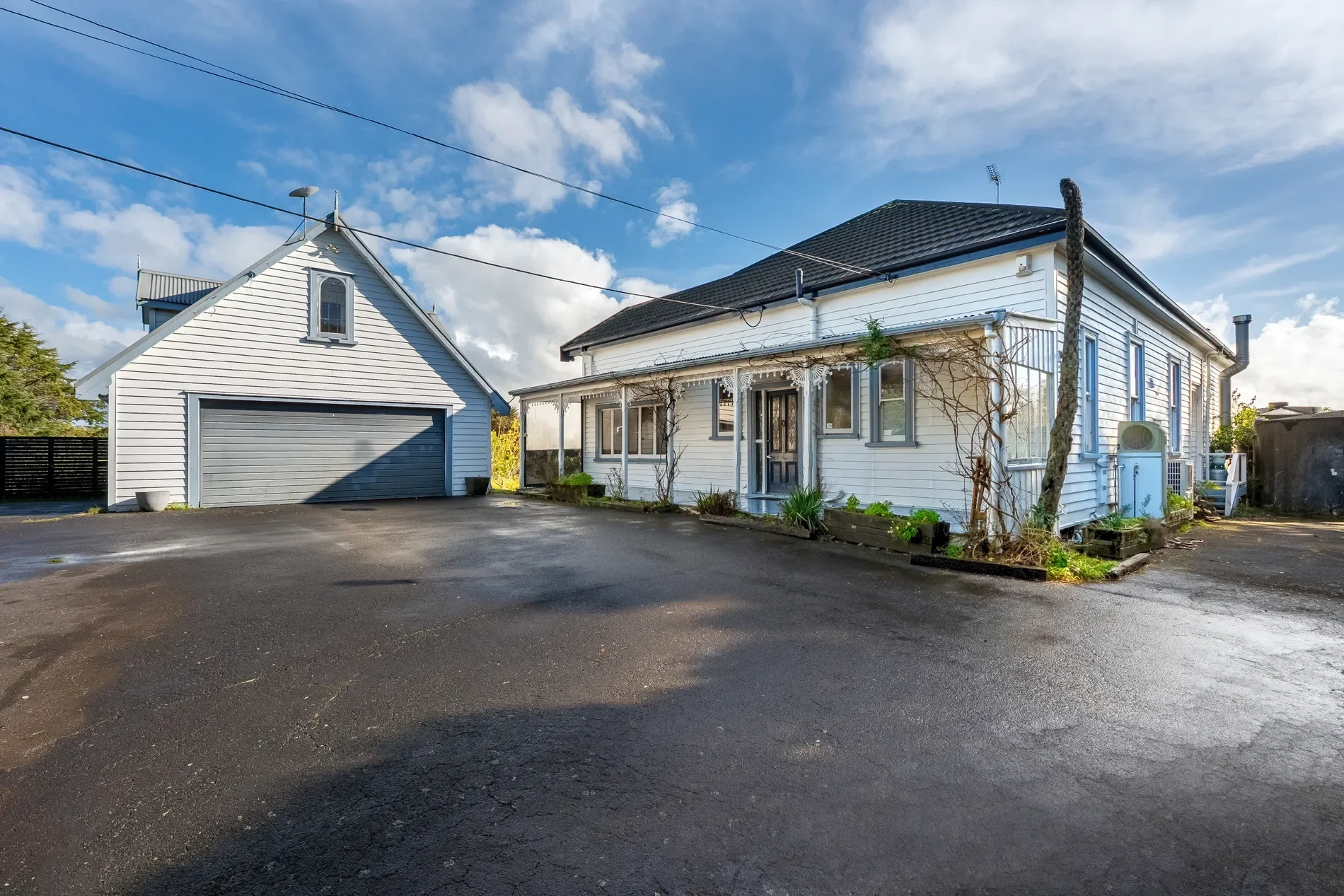Exterior photo 1