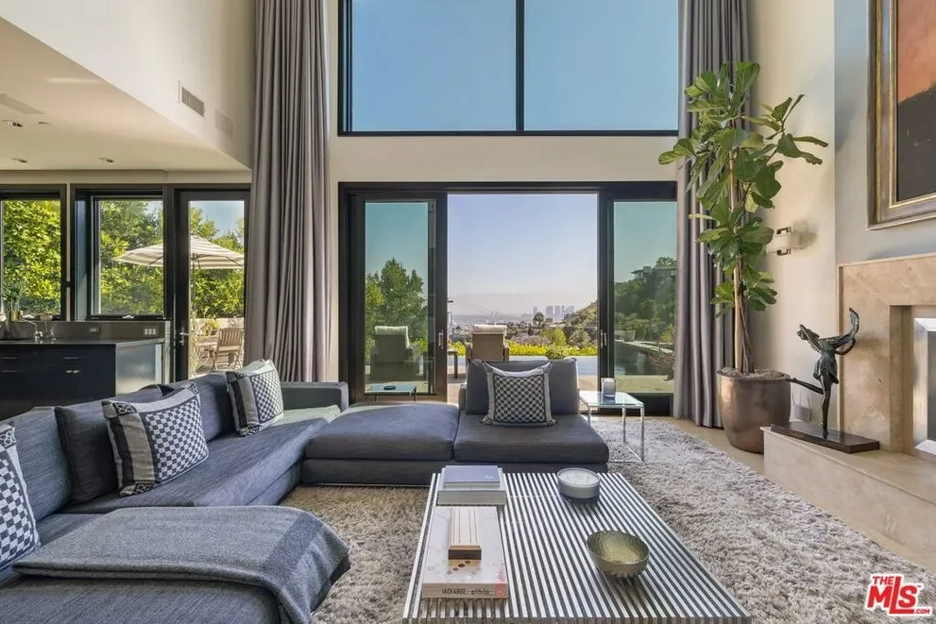 1573 Sunset Plaza Drive, Los Angeles, California, United States. - Photo 36