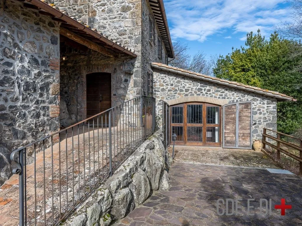 Exterior photo 9