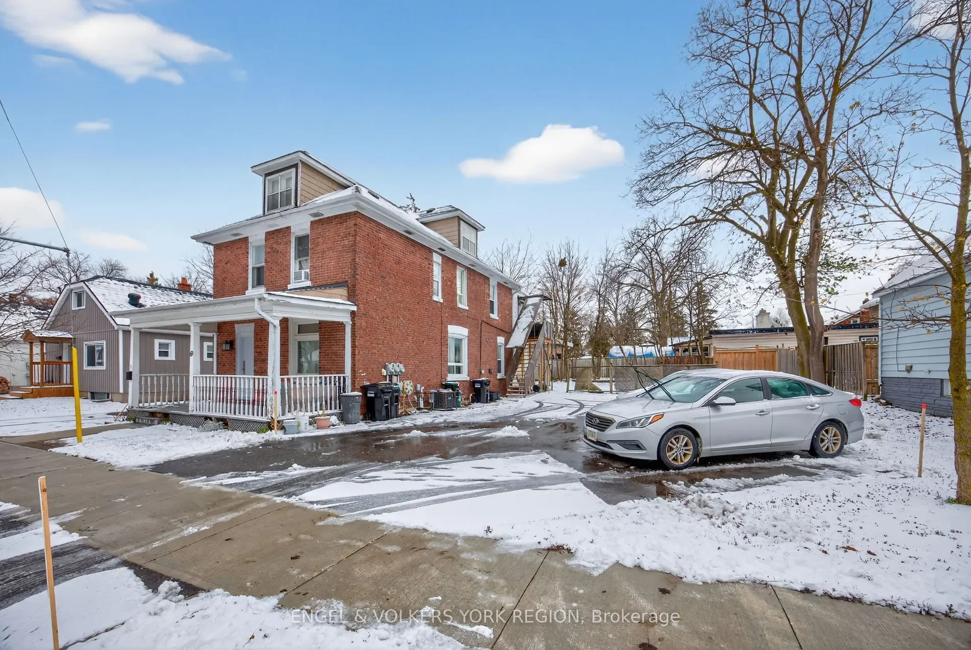 Exterior photo 4