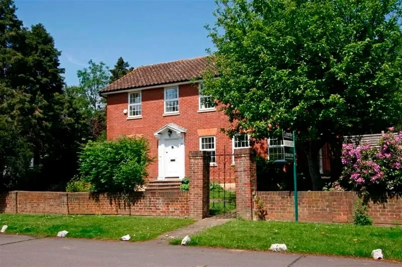 Exterior photo 5