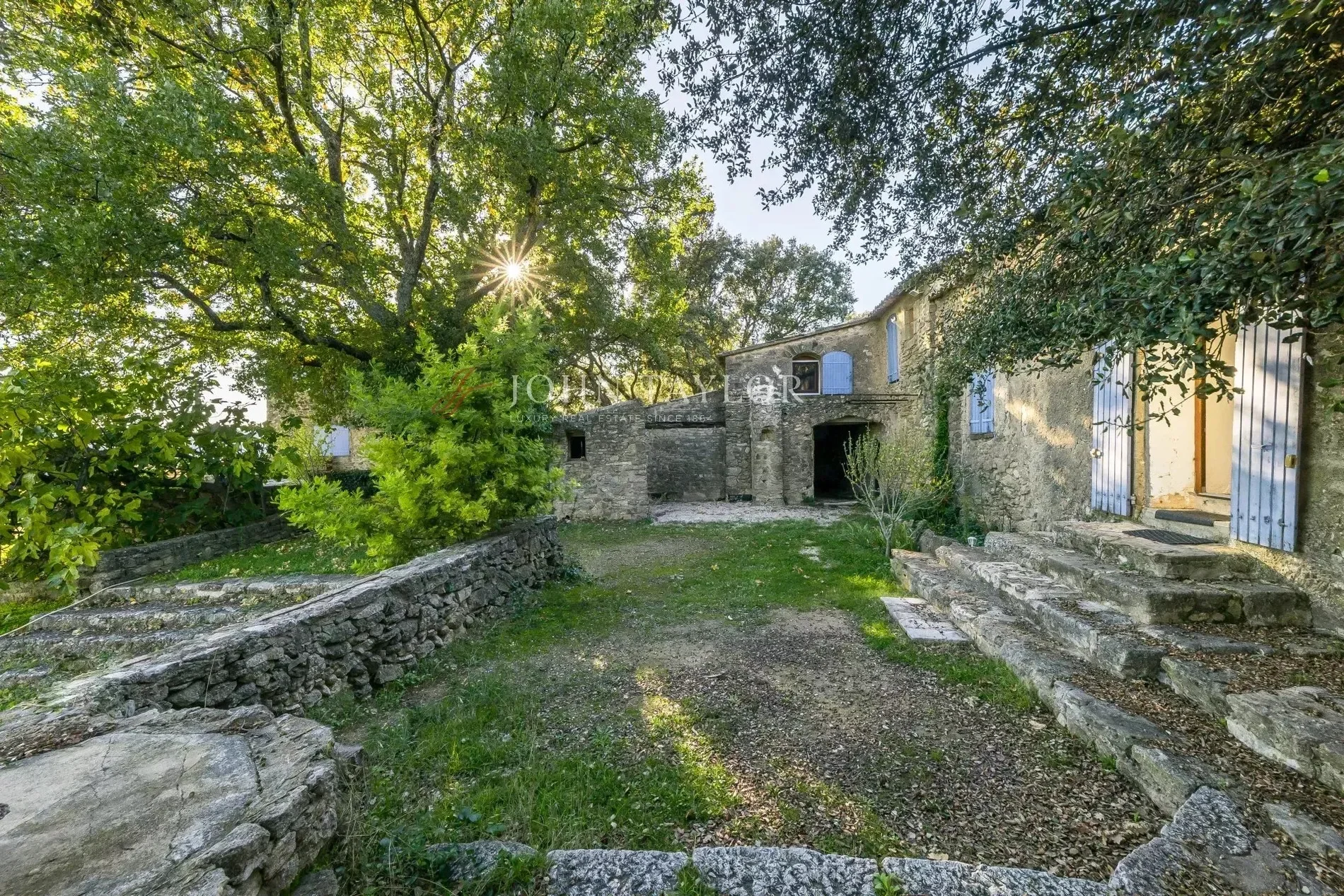 Exterior photo 7