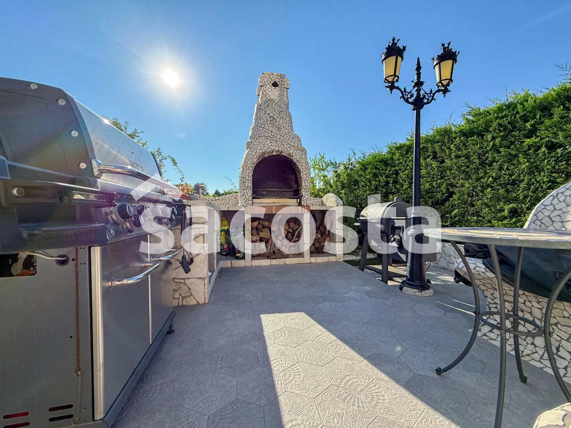 Exterior photo 9