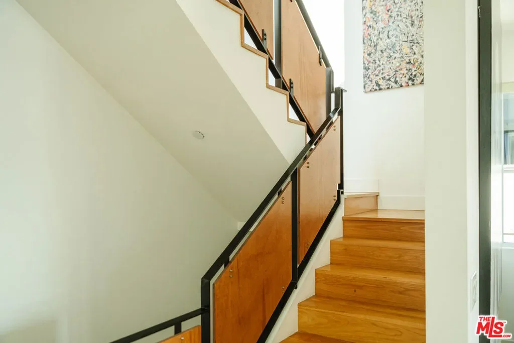 302 S Venice Boulevard, Los Angeles, California, United States. - Photo 5