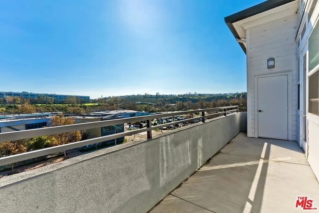 Exterior photo 7