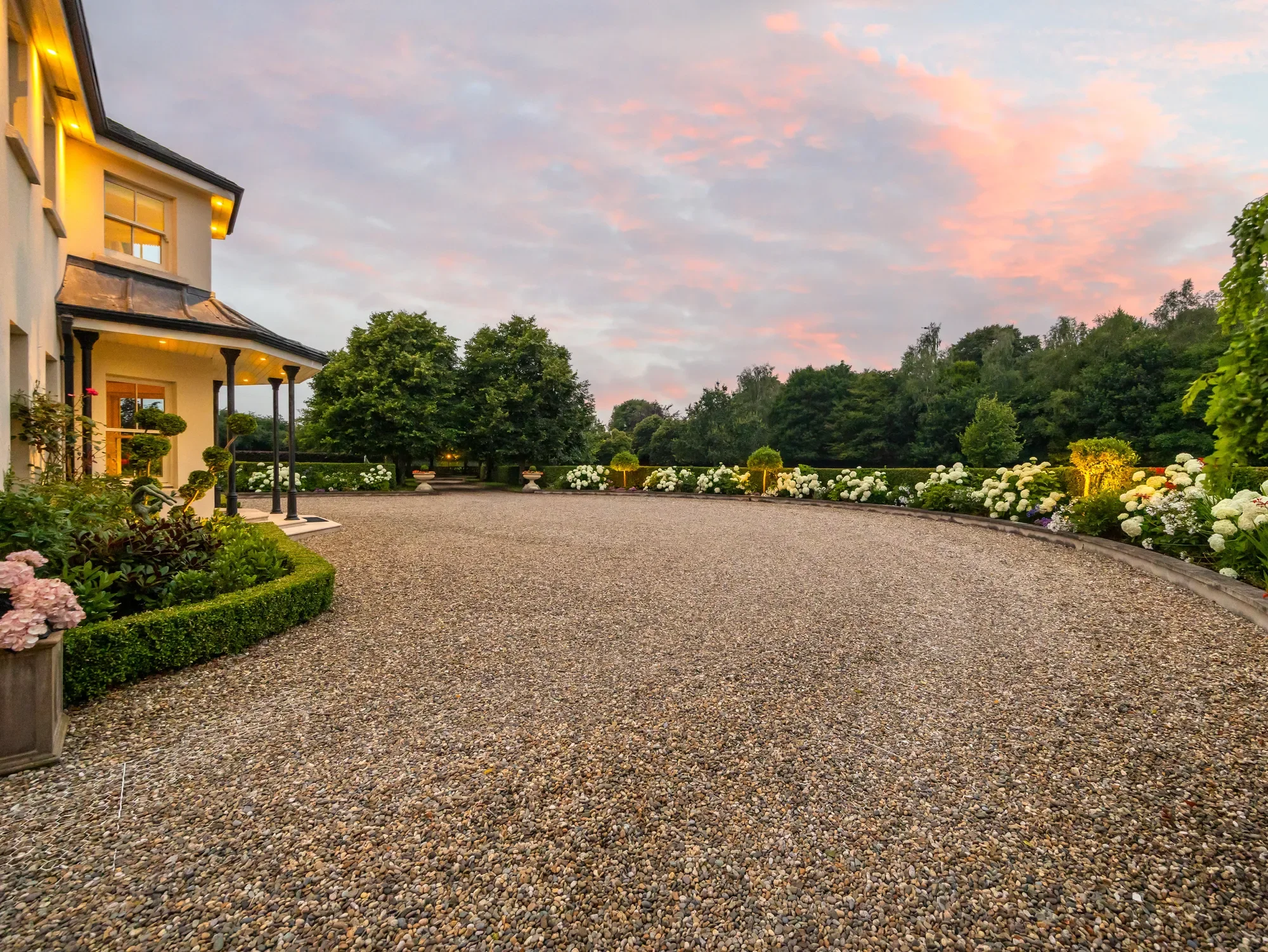 Exterior photo 9