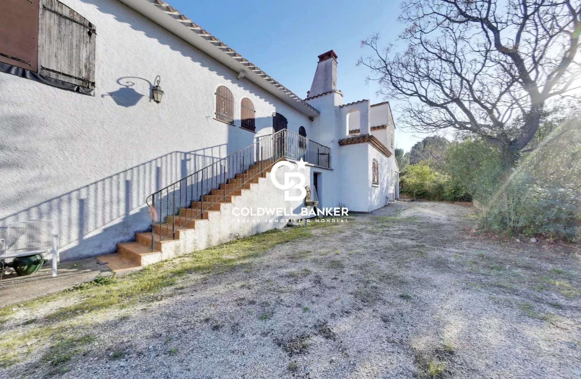 Exterior photo 7