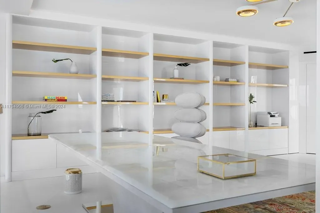 300 S Pointe Dr, #PH-5, Miami Beach, Florida, United States. - Photo 12