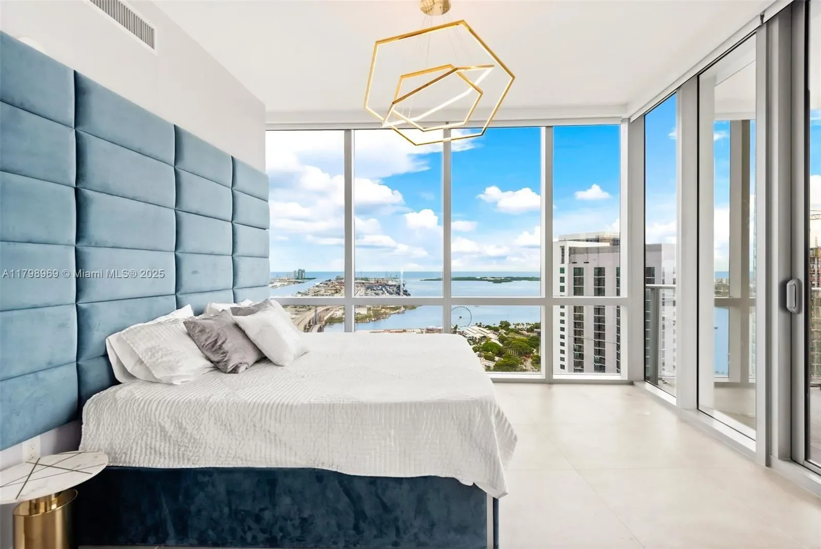 851 NE 1st Ave #4011, Miami, FL 33132, Miami, Florida, United States. - Photo 2