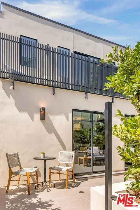 922 N West Knoll Drive, Los Angeles, California, United States. - Photo 35