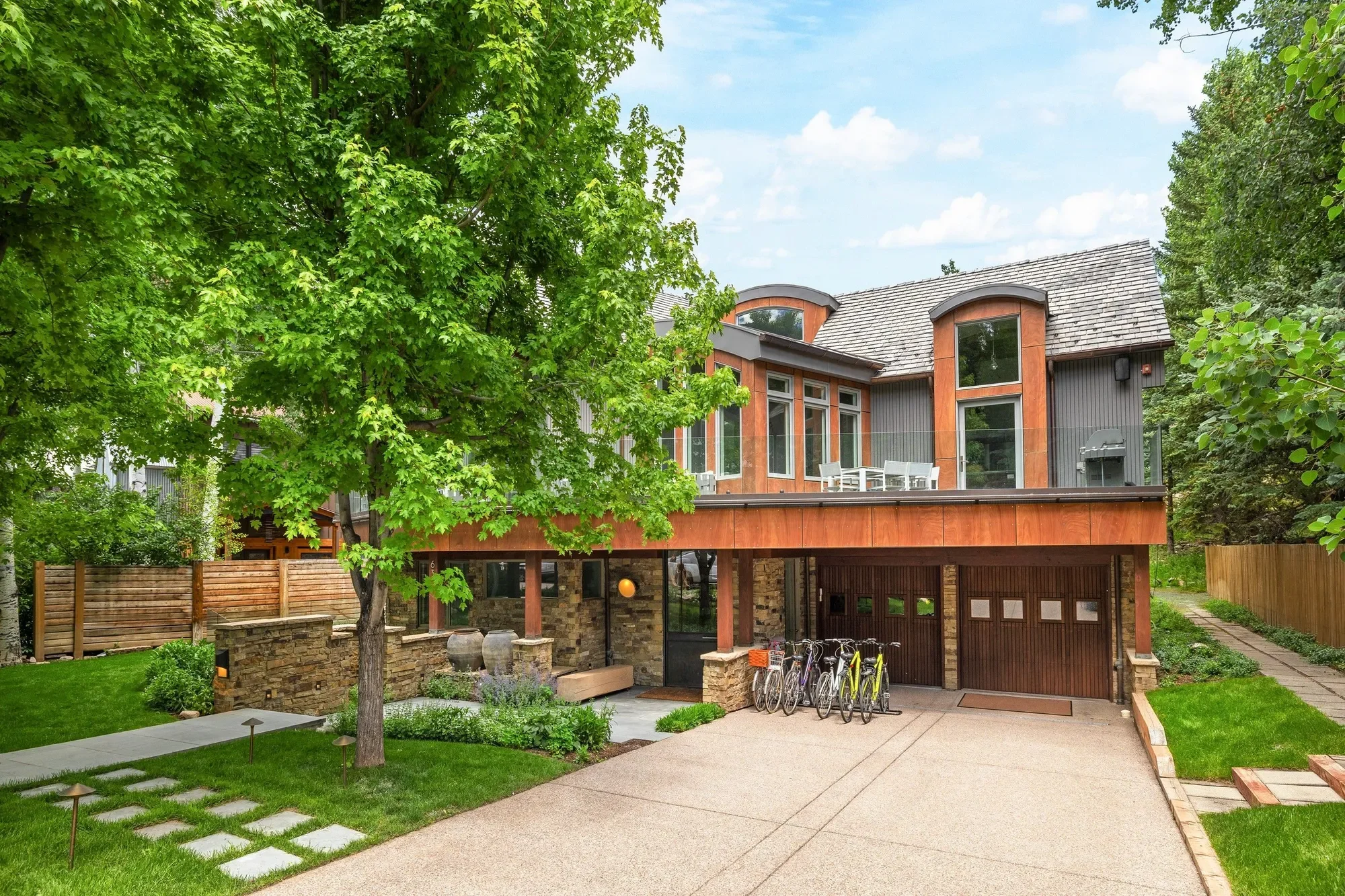 Exterior photo 3