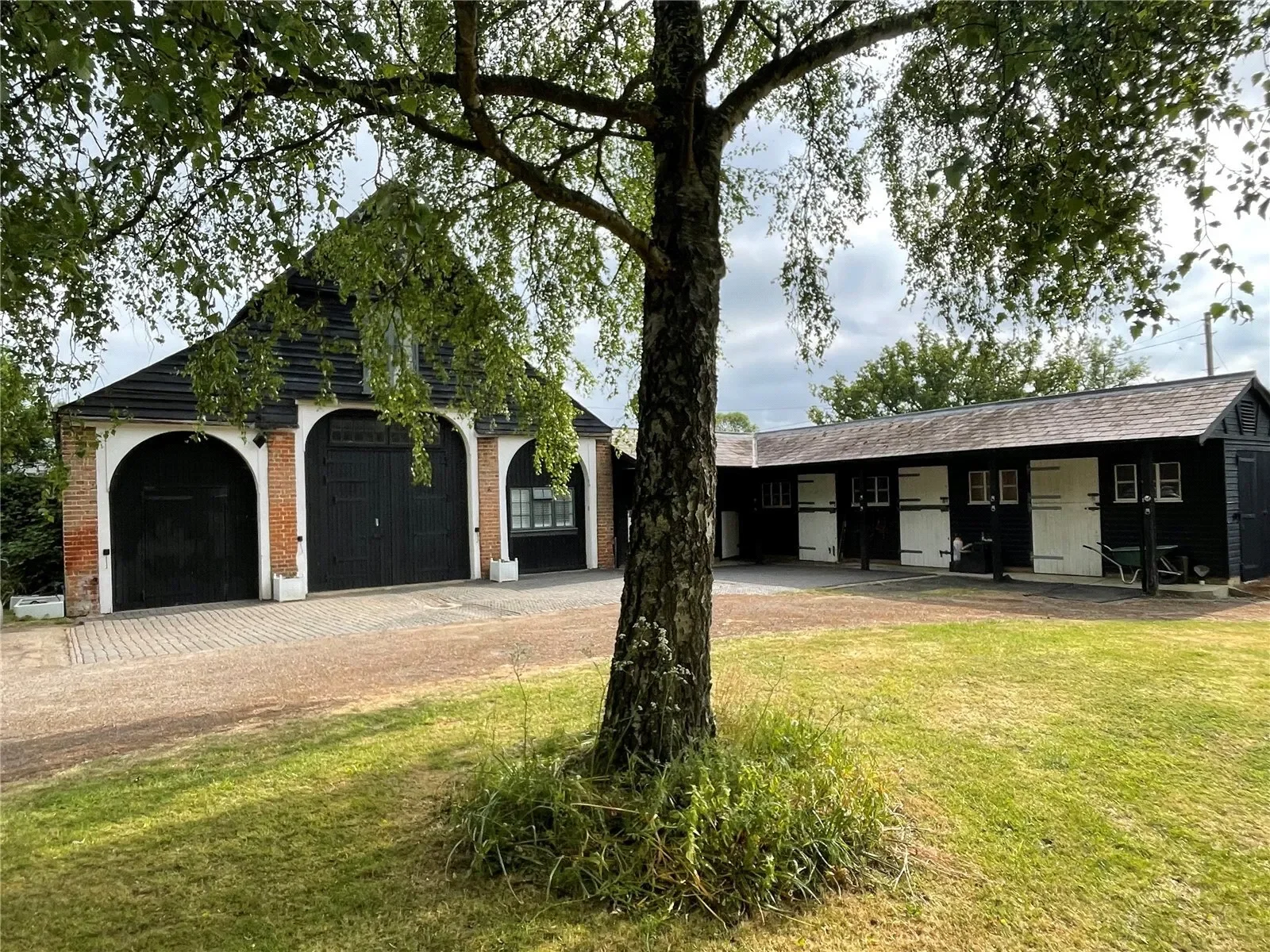 Exterior photo 7