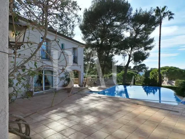 Villa for sale in Antibes, 14 rooms, 5 bedrooms, 420 m², €8,950,000
