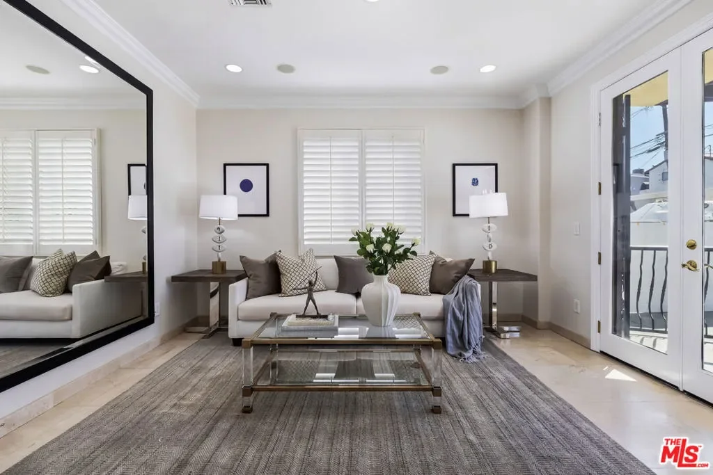 1471 S Crest Drive, Los Angeles, California, United States. - Photo 1