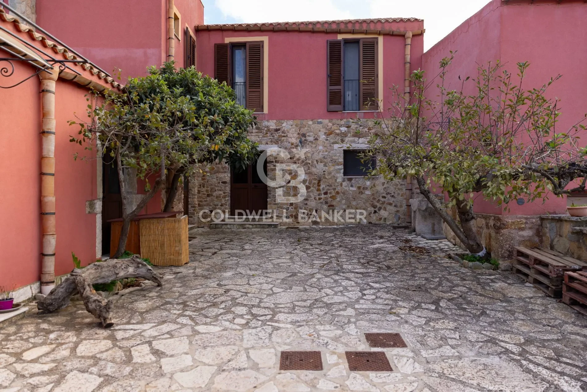Exterior photo 9