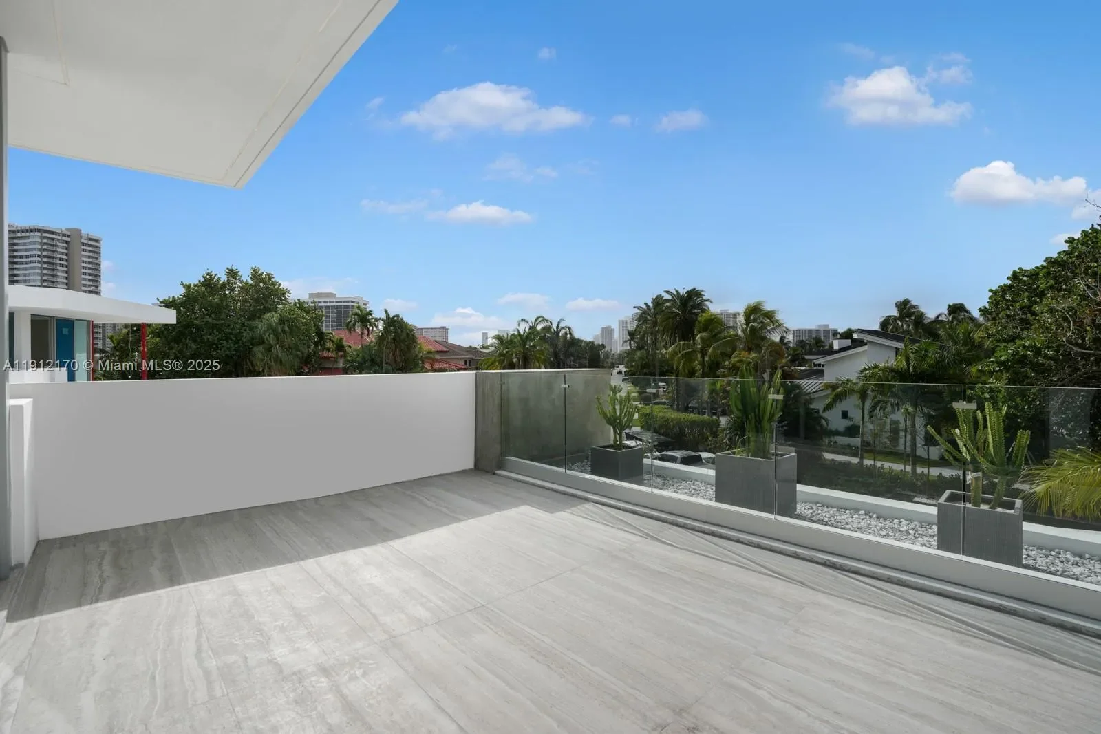 501 Palm Dr, Hallandale Beach, Florida, United States. - Photo 38