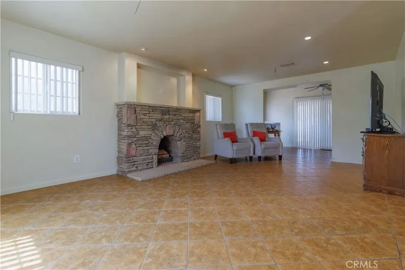 9408 Poplar Avenue, Fontana, California, United States. - Photo 14