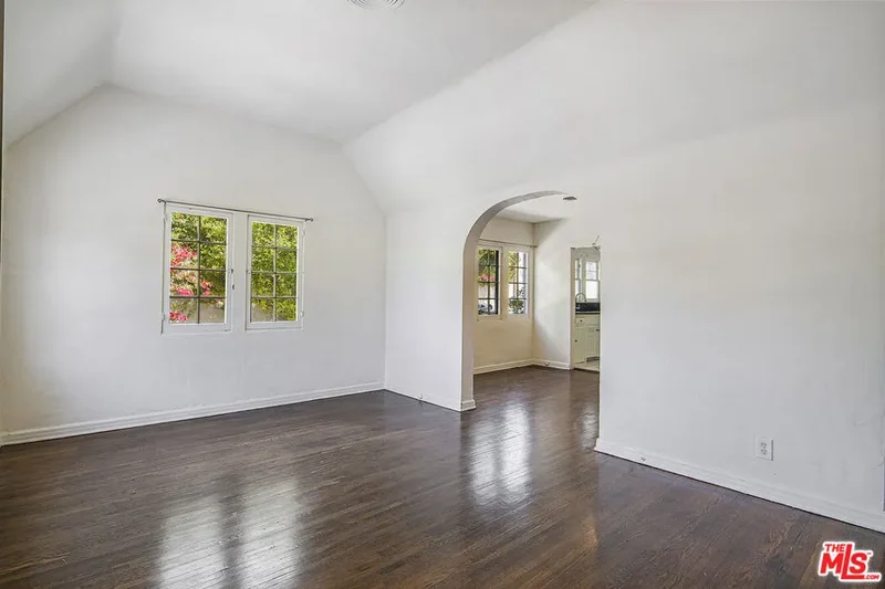 1016 S Curson Avenue, Los Angeles, California, United States. - Photo 9