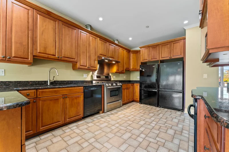 5533 LINCOLN Avenue, Morton Grove, Illinois, United States. - Photo 12