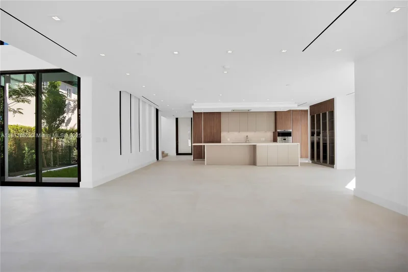 5630 Pine Tree Dr, Miami Beach, Florida, United States. - Photo 46