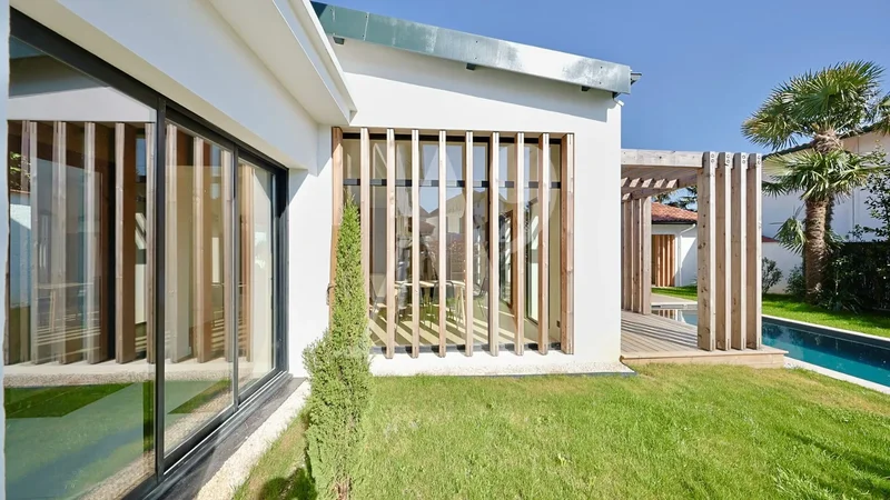 Contemporary Architecture with Pool and Garage - 2023 -