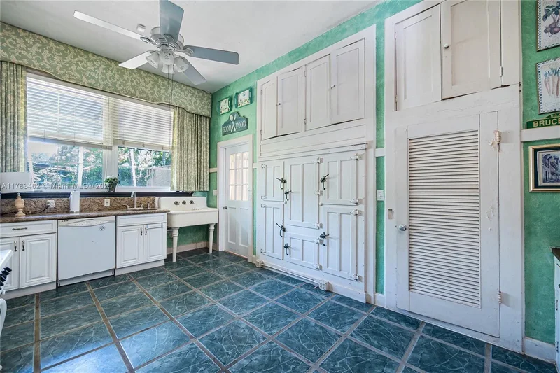 8447 E Dixie Hwy, Miami, Florida, United States. - Photo 18