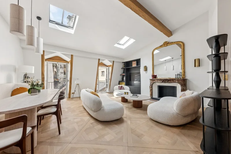 Paris 4th – Top Floor With Elevator – Notre Dame View