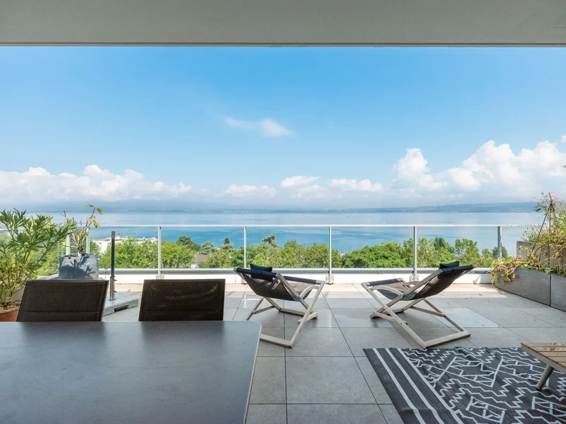 Evian, Top Floor 3 Bedroom Apartment Of 80 Sq.M, Panoramic View On The Lake.