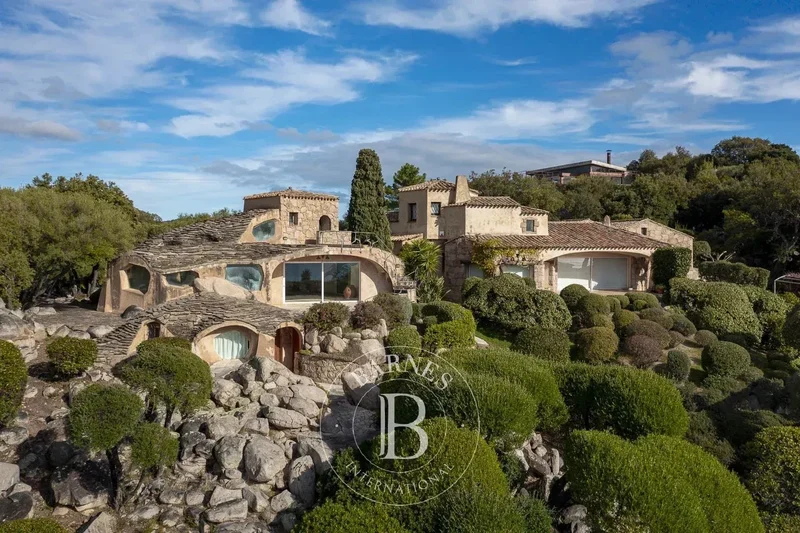 Sainte-Lucie de Porto-vecchio, Cavallone, architect-designed villa, 4 bedrooms, pool, sauna, panoram